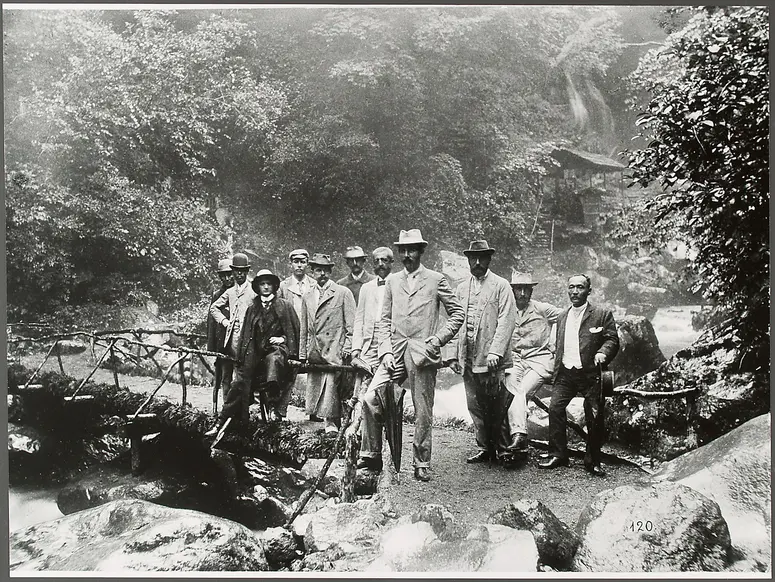 Franz Ferdinand mit Gefolge beim Urami-Wasserfall (Urami-no-taki)