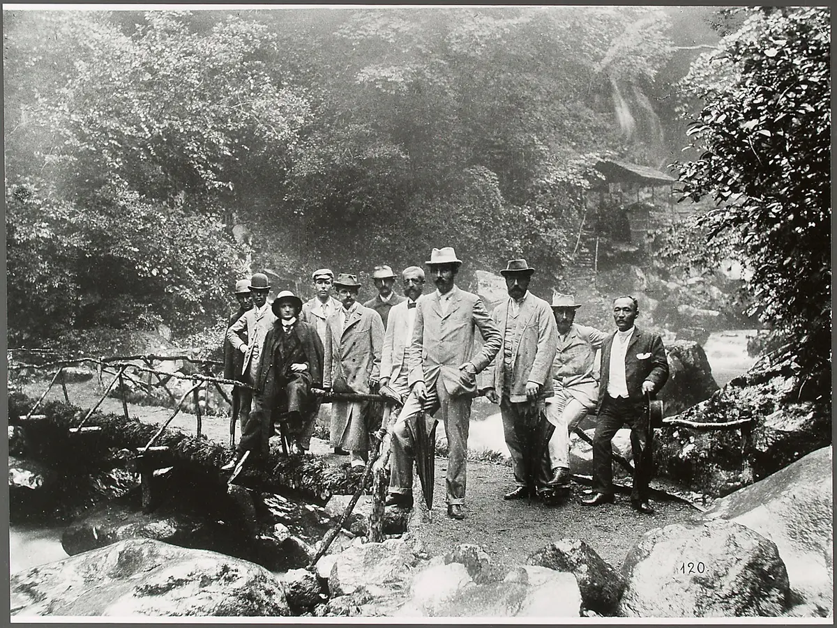 Franz Ferdinand mit Gefolge beim Urami-Wasserfall (Urami-no-taki)