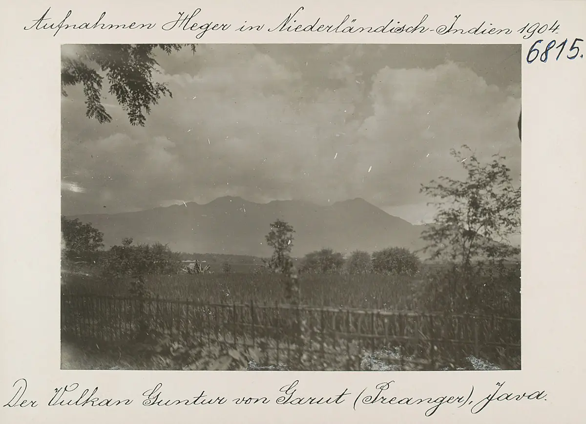 Der Vulkan Guntur von Garut (Preanger), Java