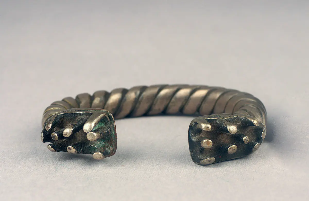 Armspange mit Ritzdekor