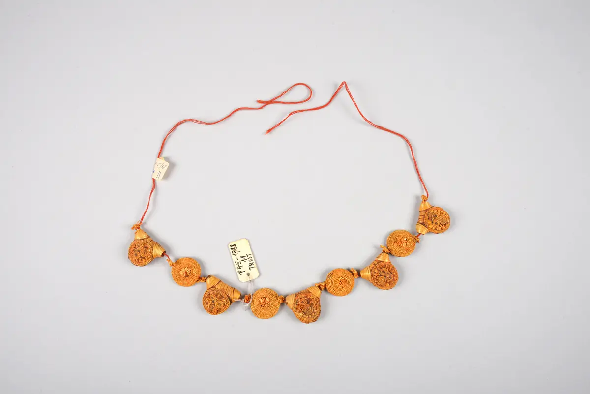 Stirnschmuck
