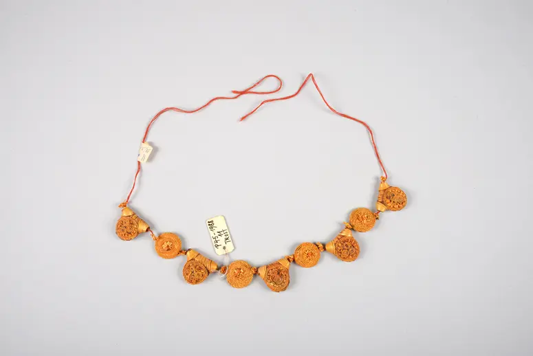 Stirnschmuck