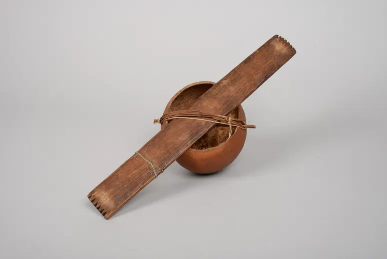 Instrument: Laute (Fehlende Saiten)
