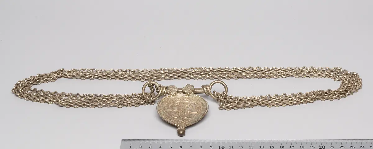 Brustschmuck