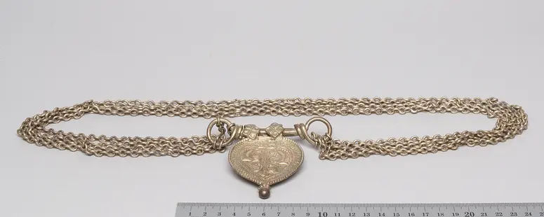 Brustschmuck