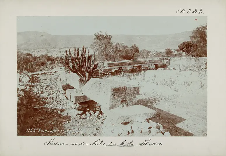 Ruinen in der Nähe des Mitla-Flusses