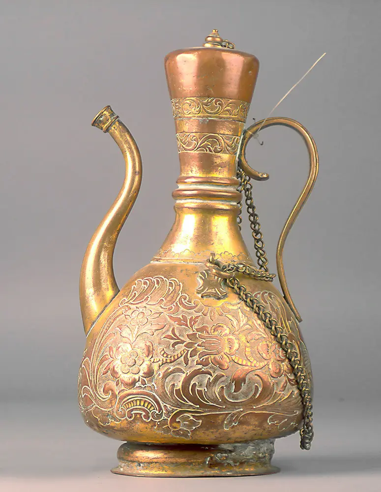 Osmanische Pilgerflasche mit Blütendekor im Rokoko-Stil