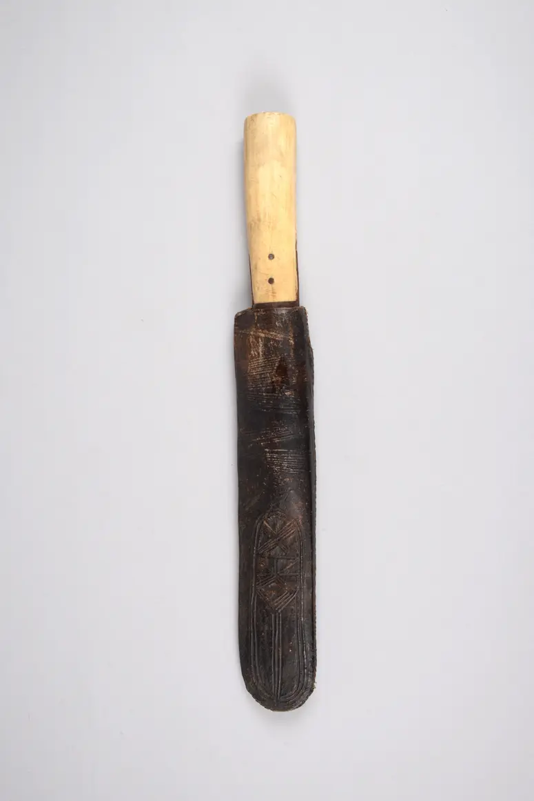 Messer mit Scheide