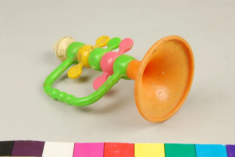 Spielzeugtrompete