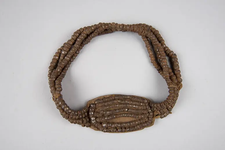 Stirnschmuck