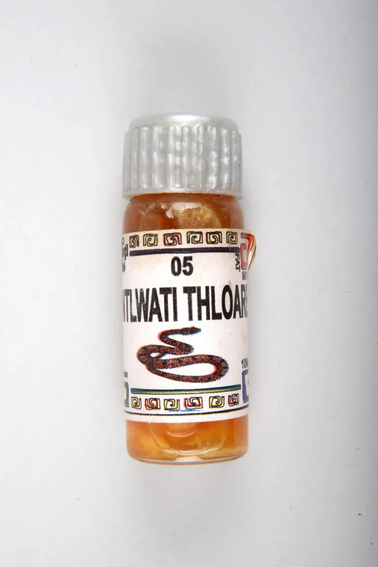 Flasche mit Schlangenfett