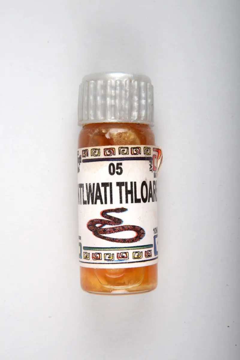 Flasche mit Schlangenfett