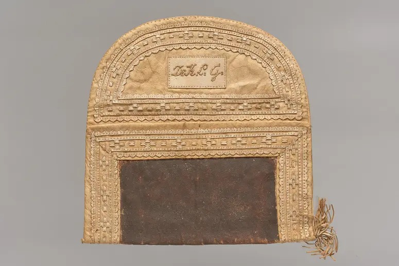 Tasche mit Initialen „Dr K L G“ des Sammlers Dr. Karl Ludwig Giesecke