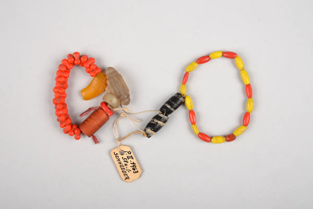 Zwei Armbänder für Kinder