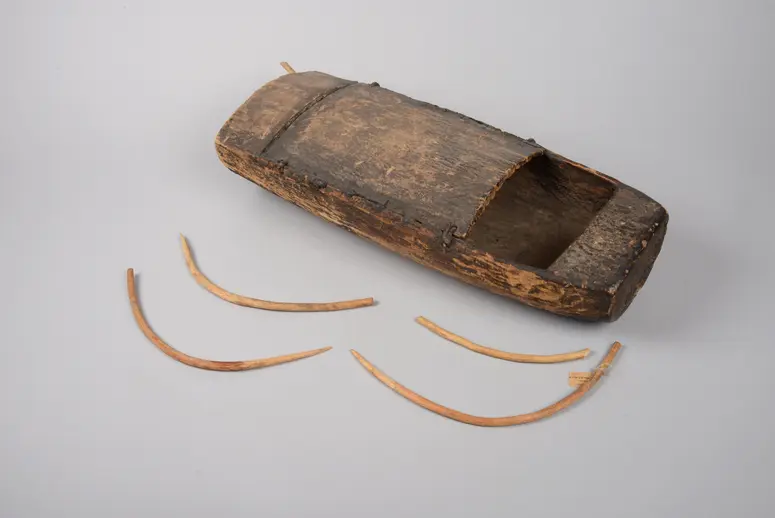 Instrument: Bogenharfe (beschädigt)