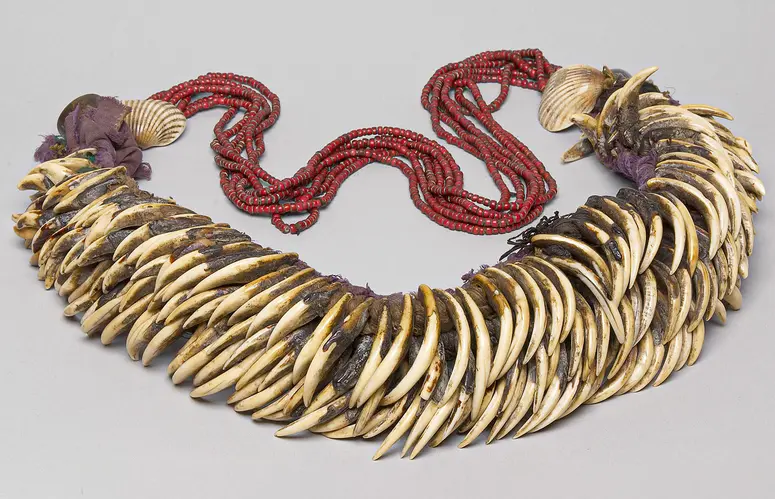 Brustschmuck