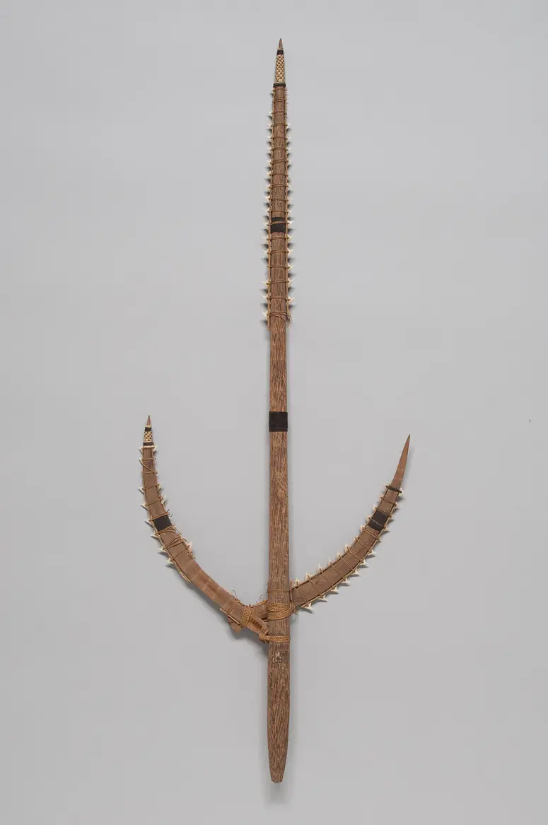 Schwert mit Haizähnen