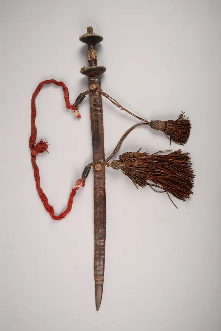 Schwert mit Scheide