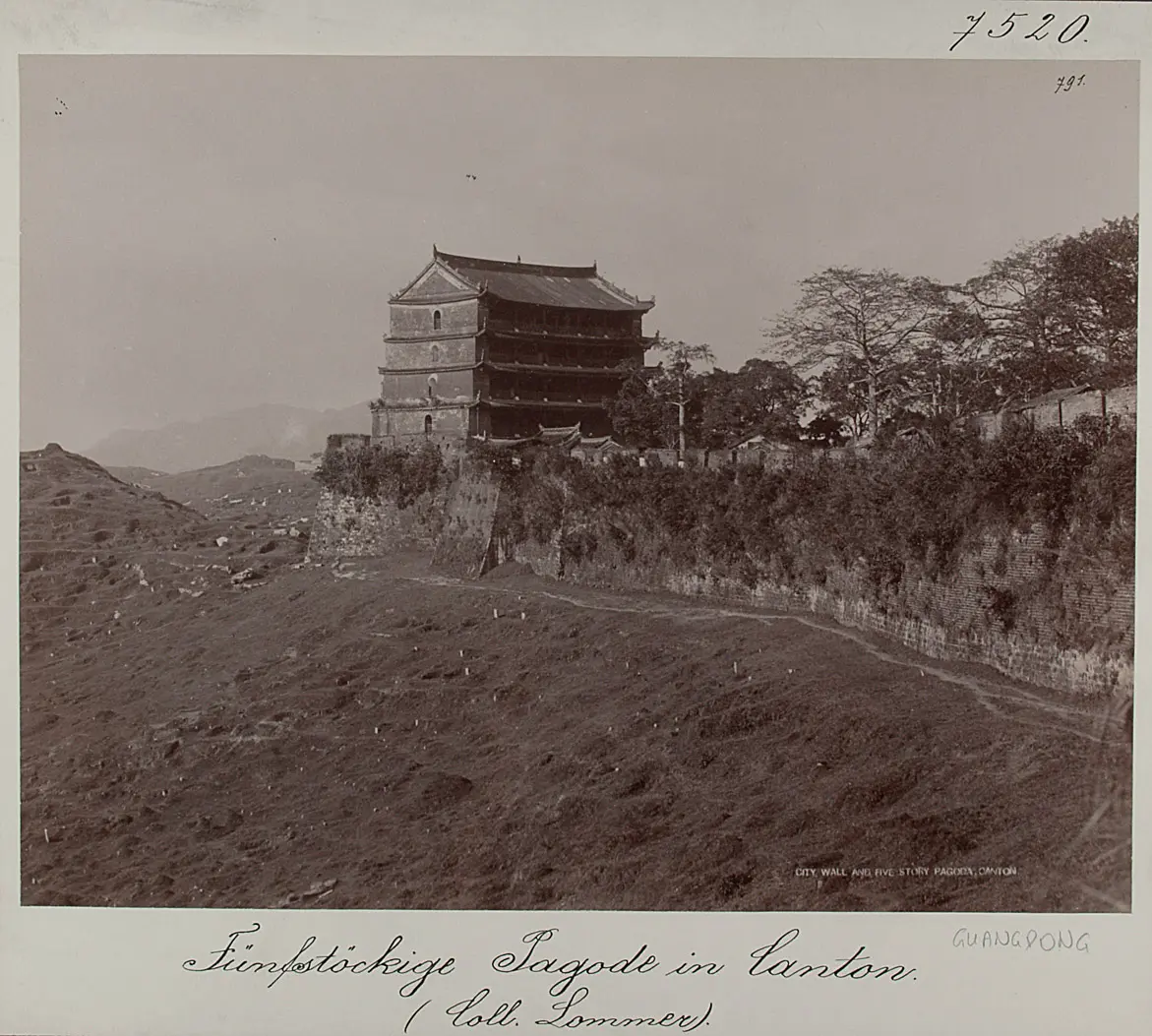 Kanton: Fünfstöckige Pagode und Stadtmauer