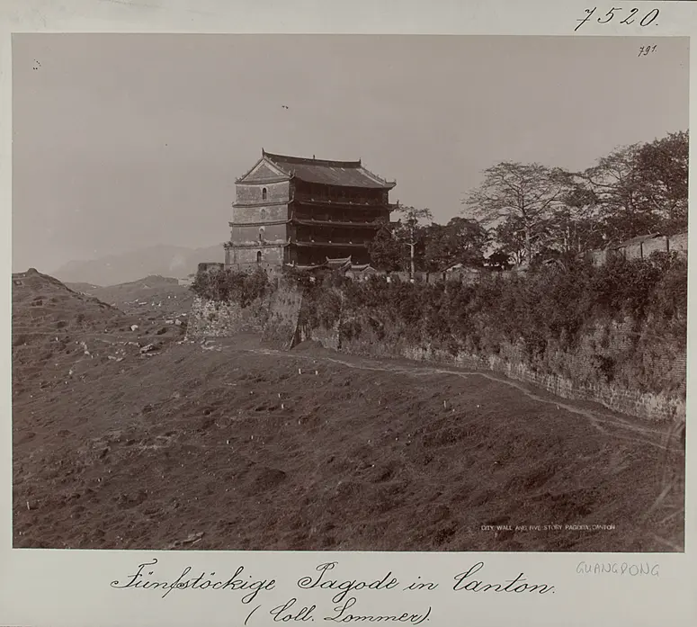 Kanton: Fünfstöckige Pagode und Stadtmauer