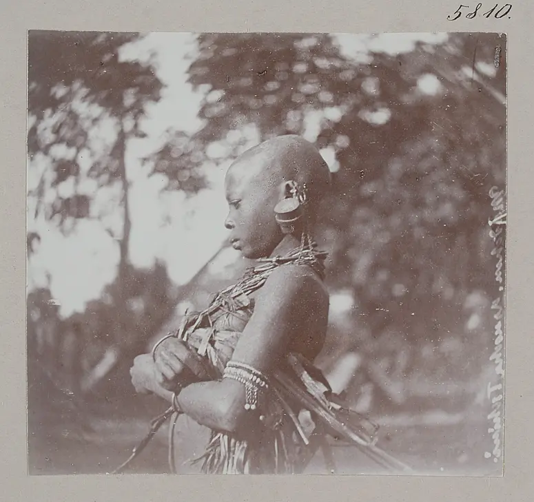 Mädchen von Aruscha tschini, Bantu
