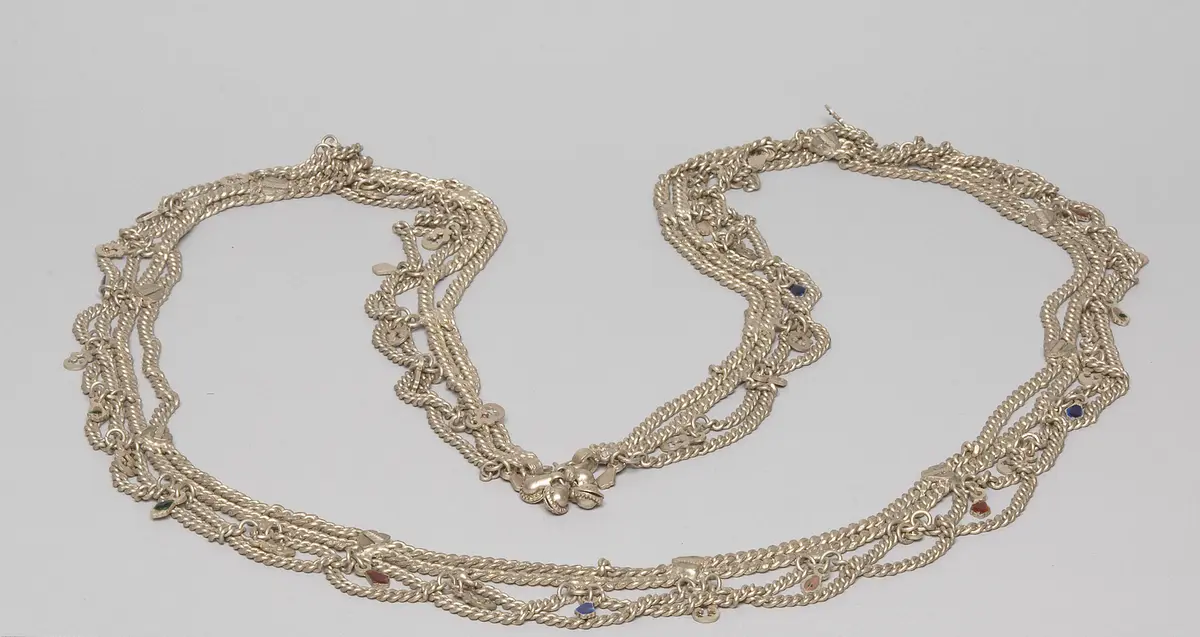 Hüftschmuck