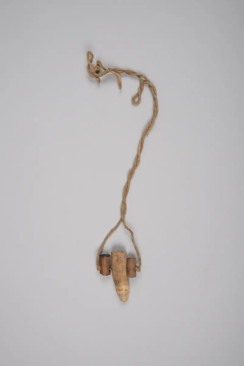 Medizin oder Amulett an Schnur