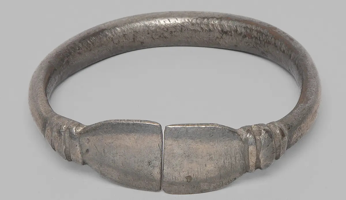 Beinschmuck