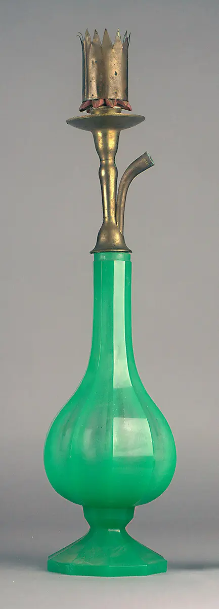 Wassergefäß, Rauchsäule und Kopf einer Wasserpfeife (Nargile/Shisha)