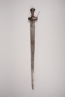 Schwert mit Scheide