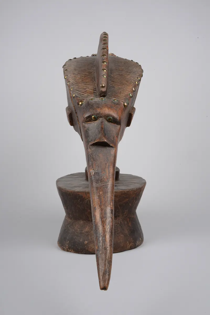 Figur eines Vogelkopfes