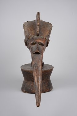 Figur eines Vogelkopfes