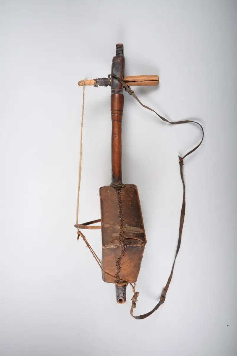 Instrument: Laute mit Bogen
