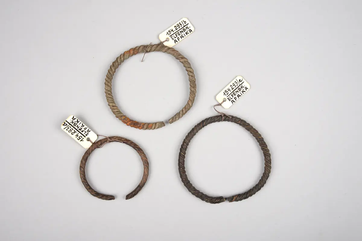 Drei Armbänder