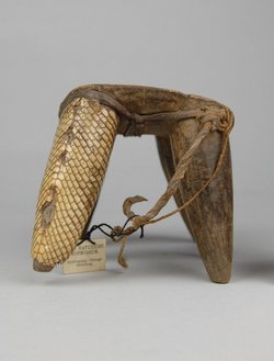 Holzschemel