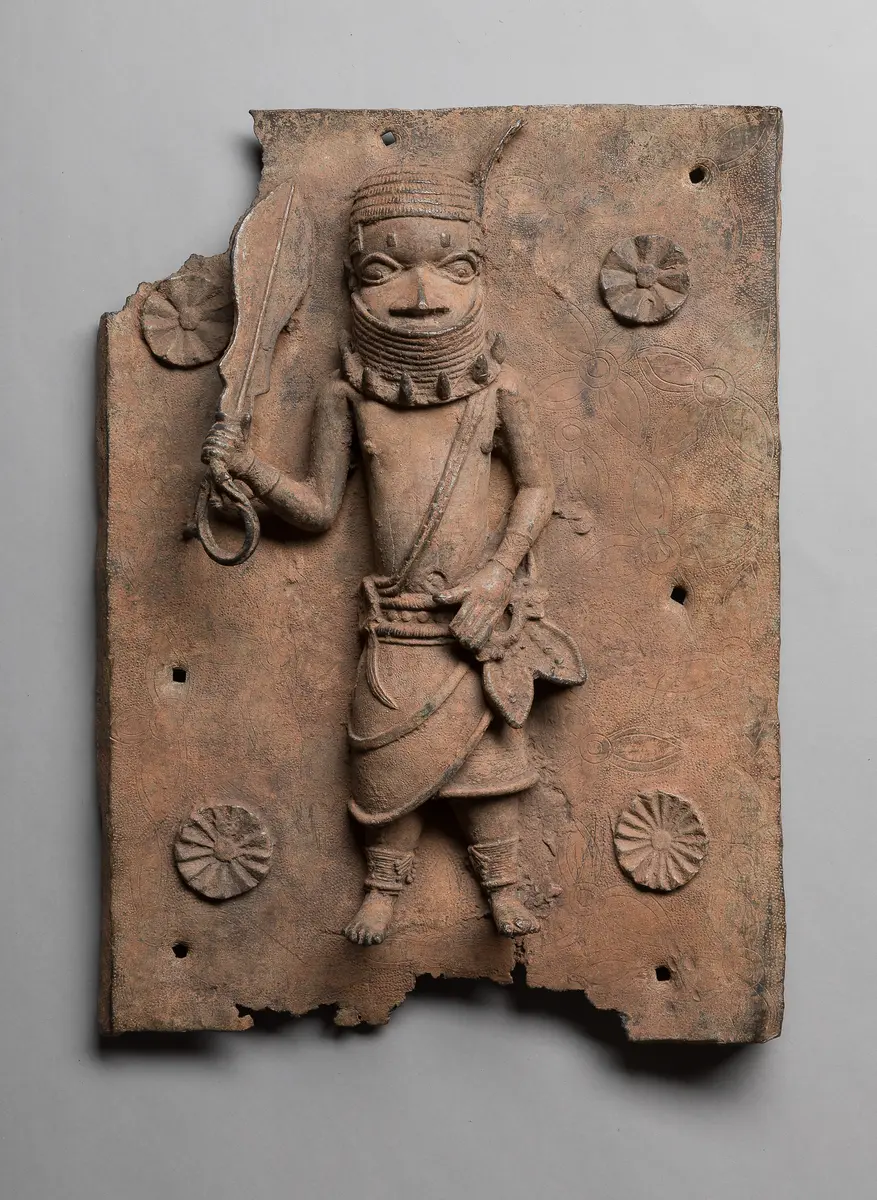 Reliefplatte: Würdenträger mit Eben-Schwert