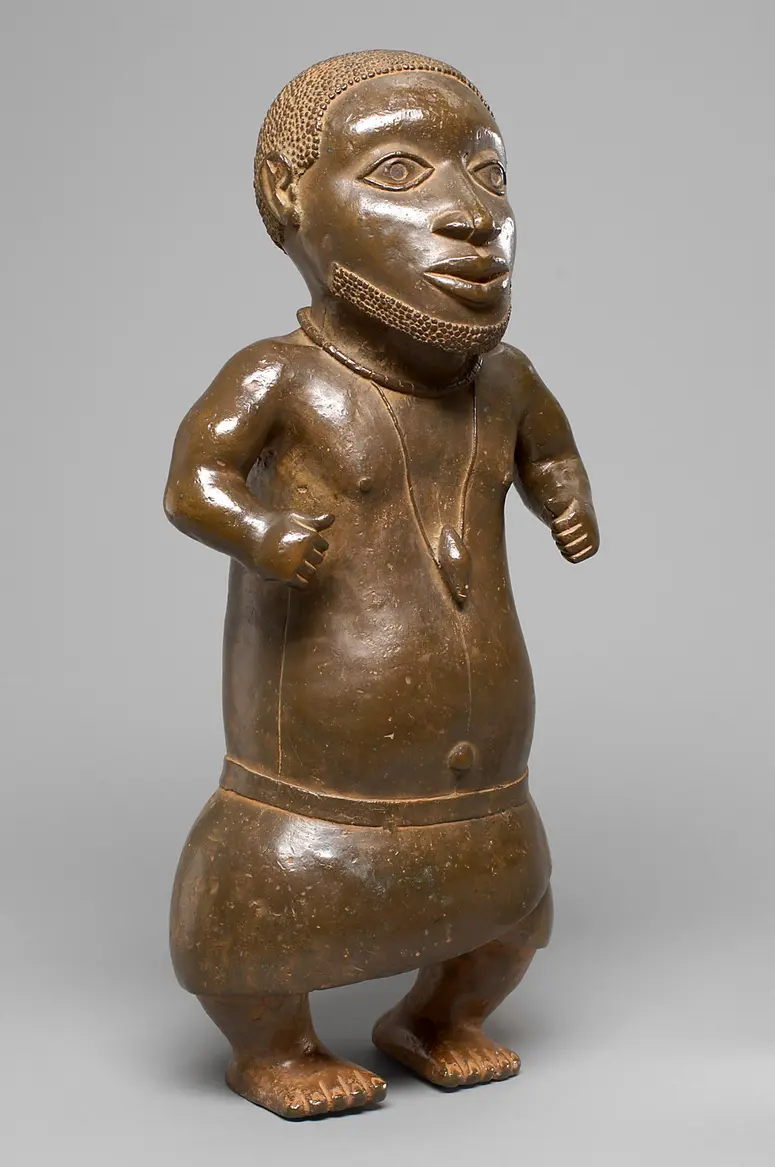 Hoffigur mit Zwergenwuchs