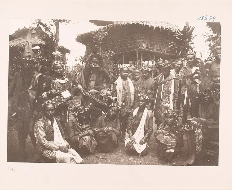 Belugu mit Königinnen und Fürstinnen des Ortes. Madula