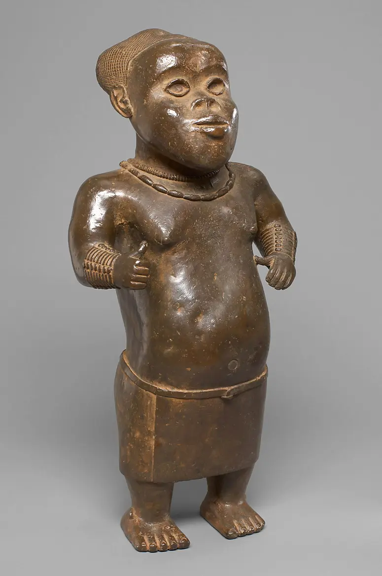 Hoffigur mit Zwergenwuchs
