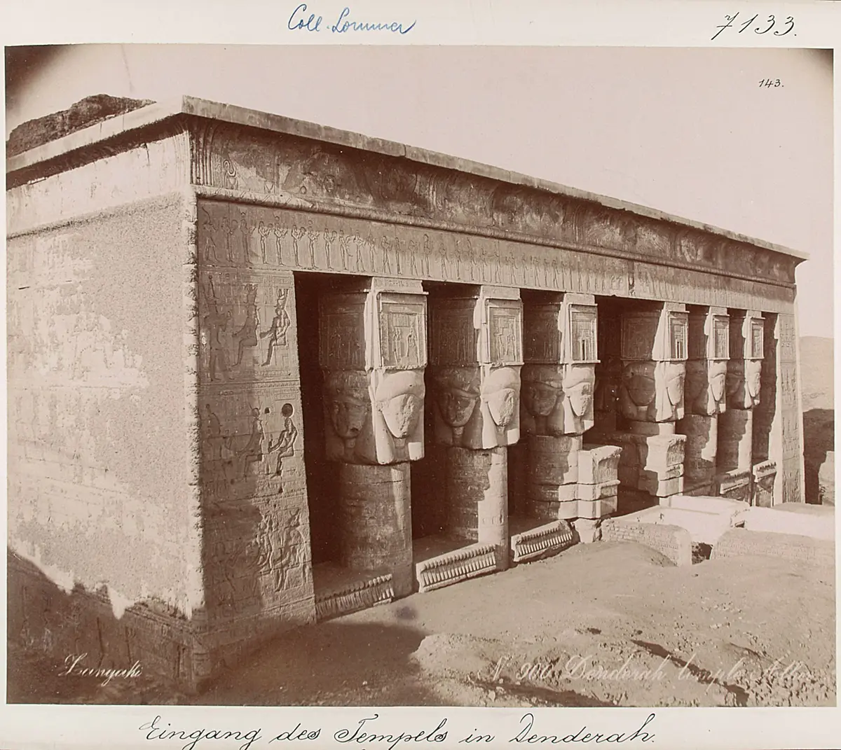 Eingang des Hathor Tempels in Denderah