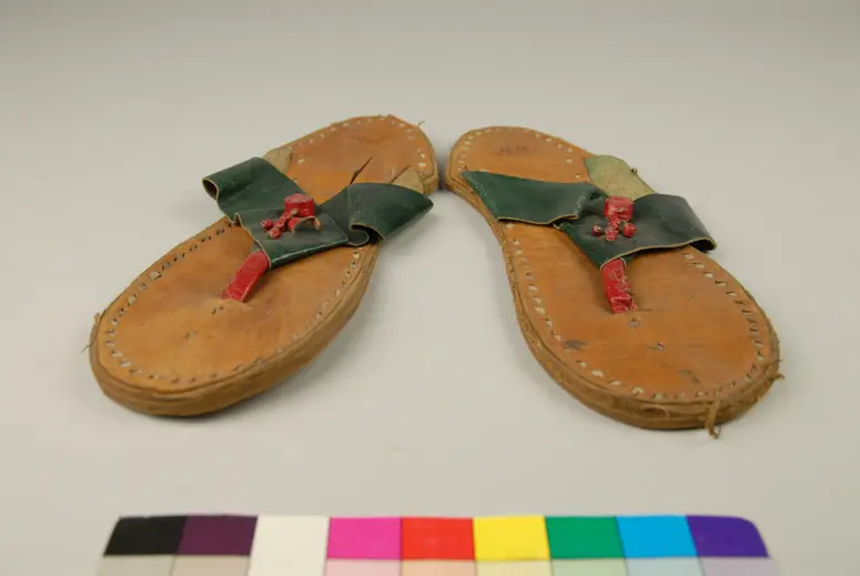 Paar Sandalen