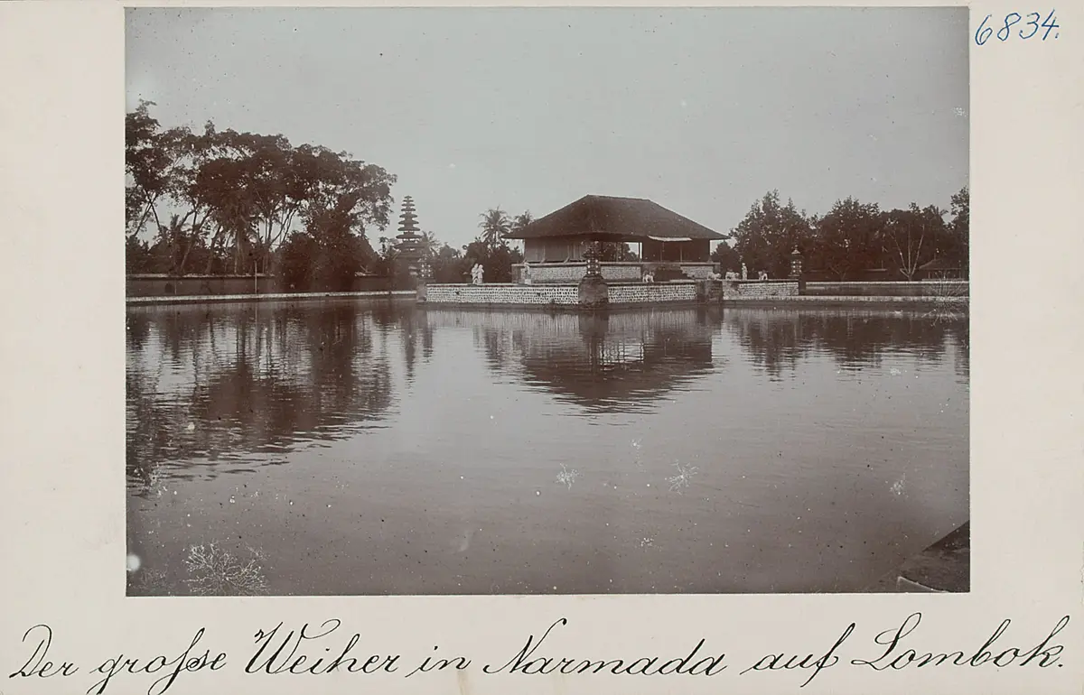 Der grosse Weiher in Narmada auf Lombok
