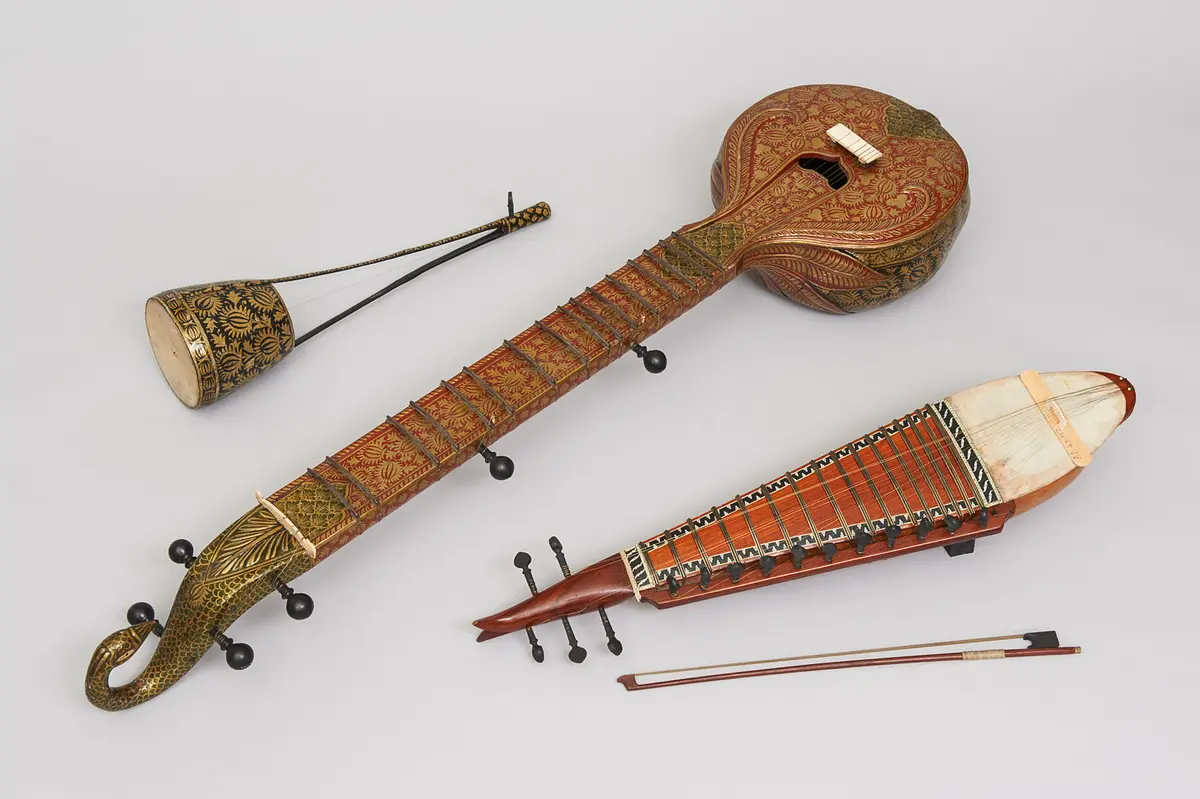 Saiteninstrument, Sur Bahara