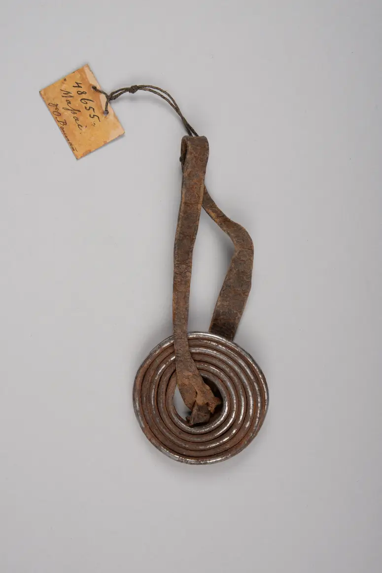 Ohrschmuck für Frauen (Fragment)