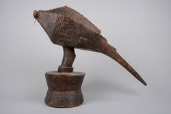 Figur eines Vogelkopfes