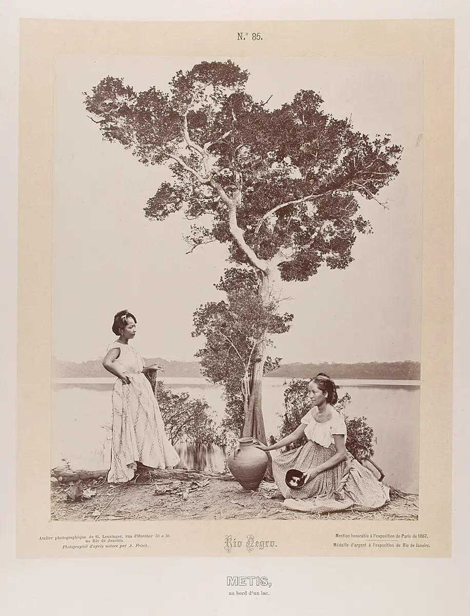 Zwei Frauen mit Krug an einem See, Baum