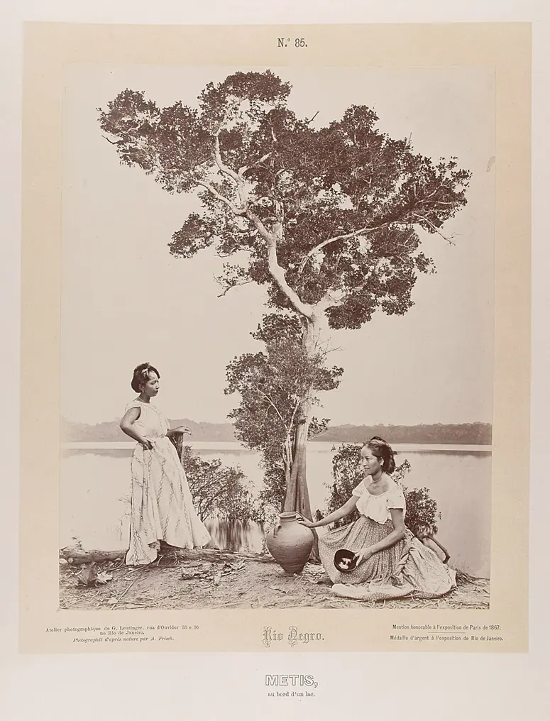 Zwei Frauen mit Krug an einem See, Baum
