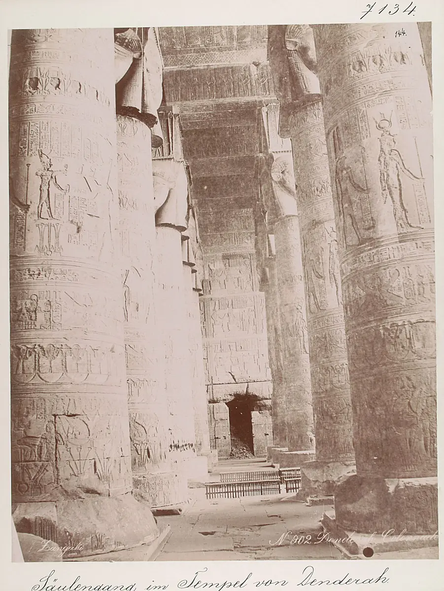 Säulengang im Hathor Tempel von Denderah