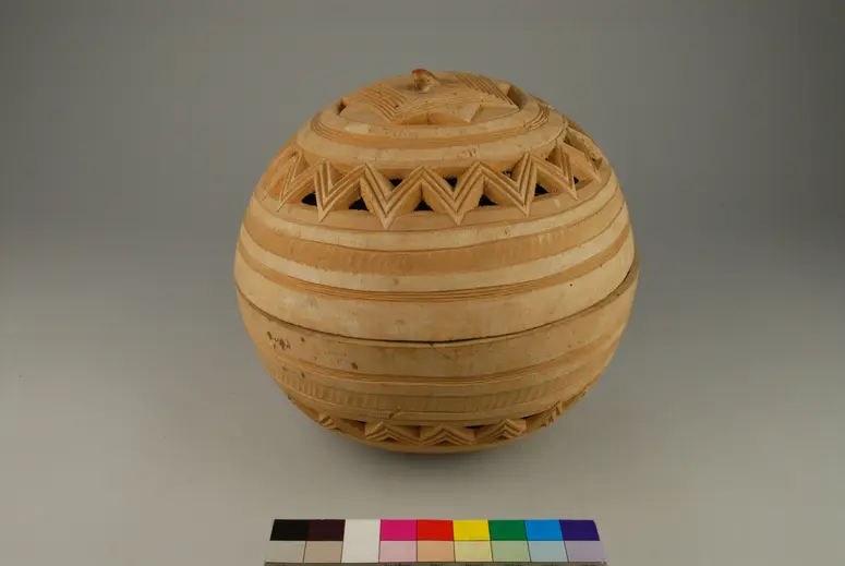 Schüssel mit Deckel