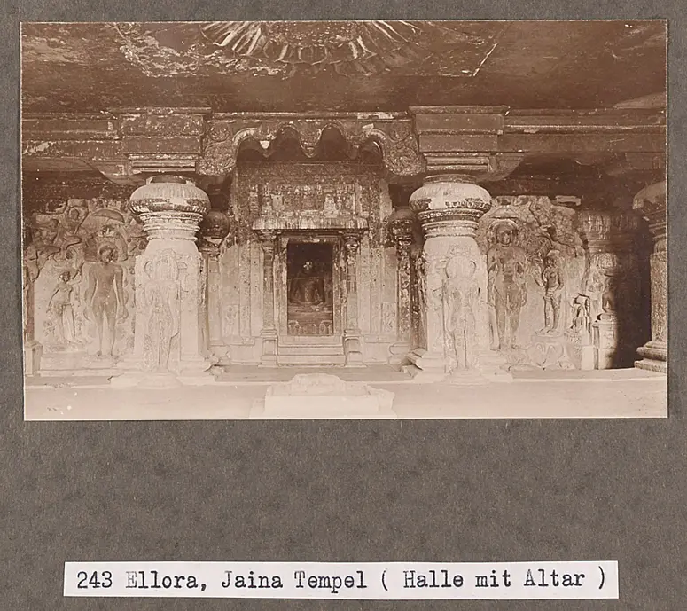 243 Ellora, Jaina Tempel (Halle mit Altar)